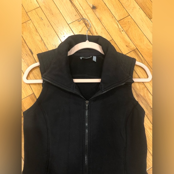 ATHLETA Stronger vest in black with full zipper and two pockets. Size S. - Picture 8 of 13